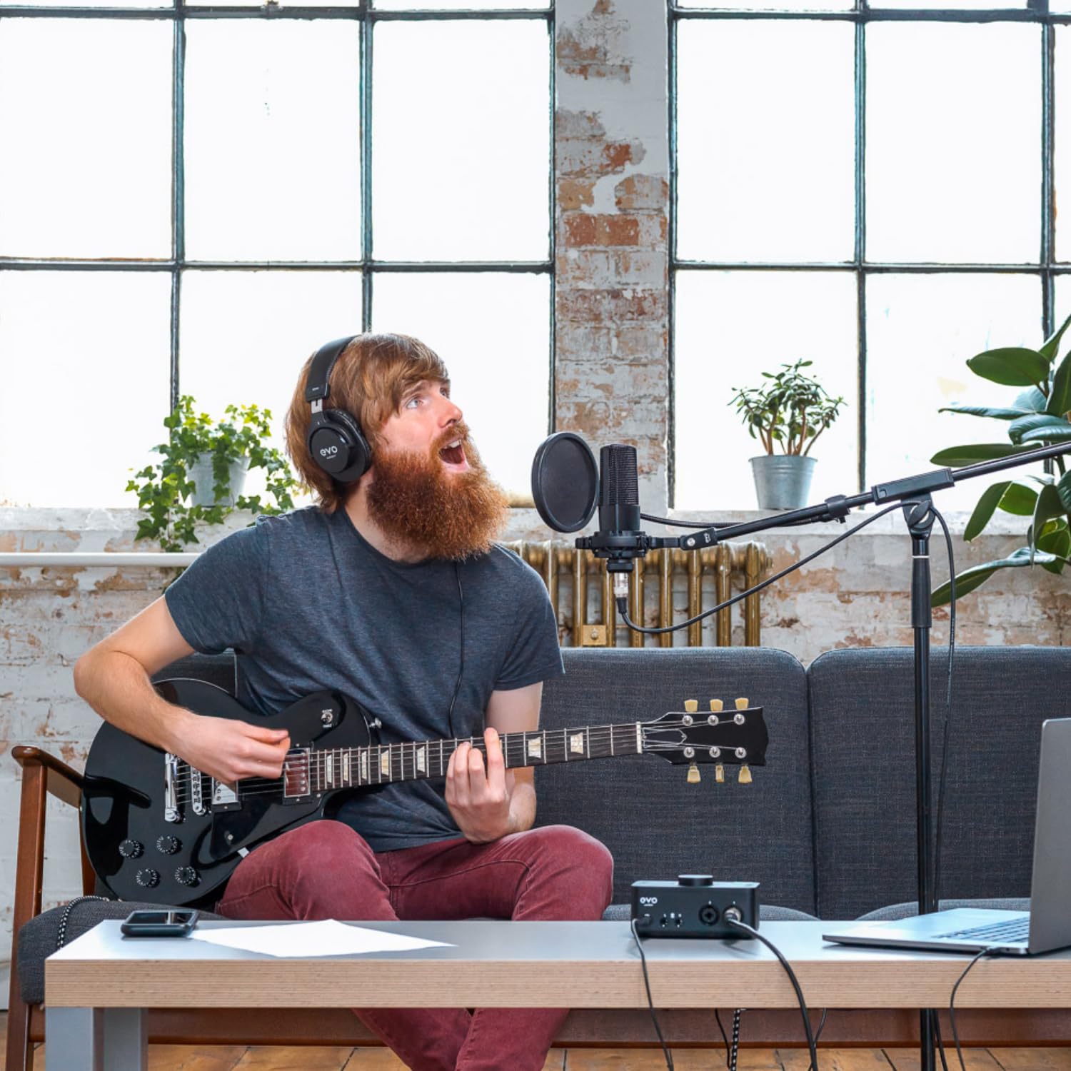 Audient EVO Start Recording Bundle – EVO 4 Interface + SR1 Mic + SR2000 Headphones & Accessories