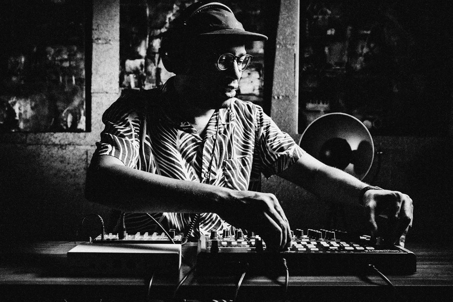 Arturia MiniFuse 2 – 2-In/2-Out USB Audio Interface with Direct Monitoring, USB Hub & Software Bundle for Music Production & Podcasting