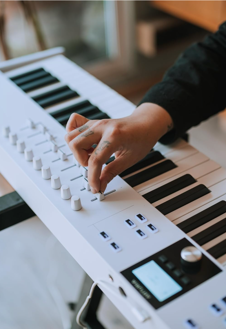 Arturia KeyLab Essential 88 MK3 MIDI Controller – 88 Keys, 9 Sliders, 8 Pads, USB-C, DAW Integration